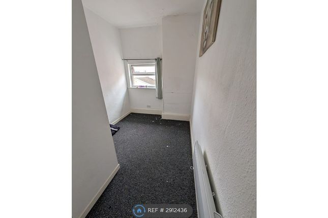 Flat, Irving St, Southport photo 4