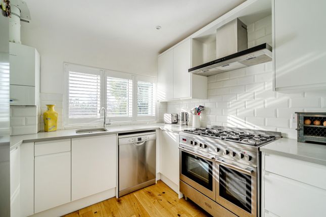 76, Tartar Road, Cobham photo 4