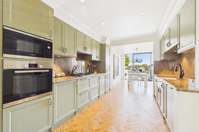 60 Constance Crescent, Hayes, Kent photo 2