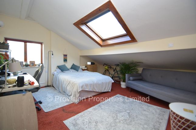 End terrace house to rent in St Johns Terrace, Hyde Park, Leeds