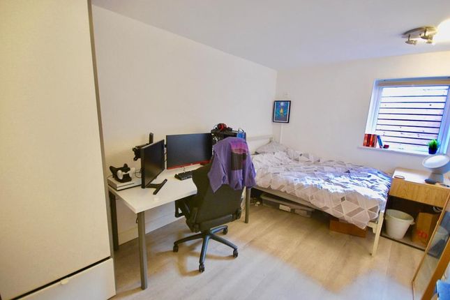 1, Parrs Wood Rd, Manchester photo 3