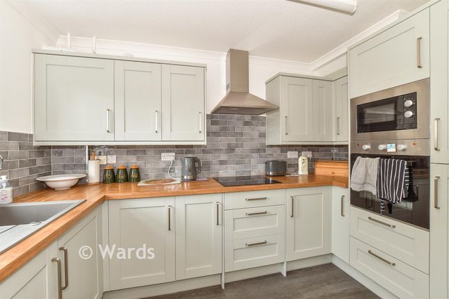 18, Rectory Fields, Cranbrook photo 3