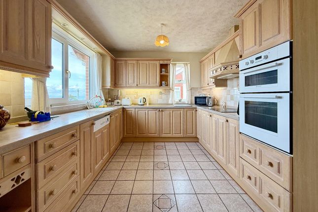 Chy Lowen, Heath Road, Brixham photo 4