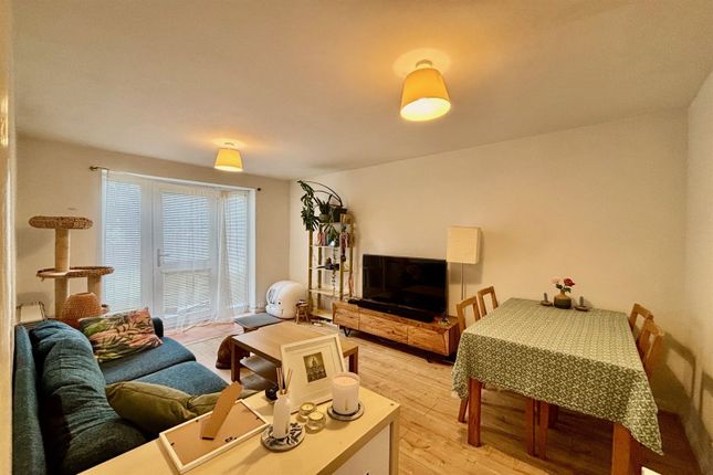 Joan Lawrence Place, Headington, Oxfordshire photo 3