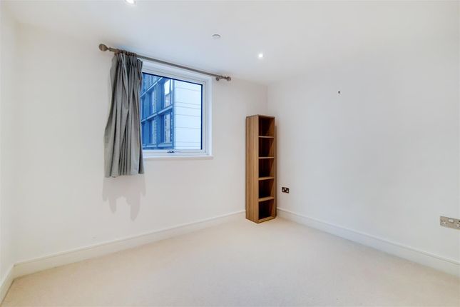 Flat for sale in Admirals Tower, Greenwich