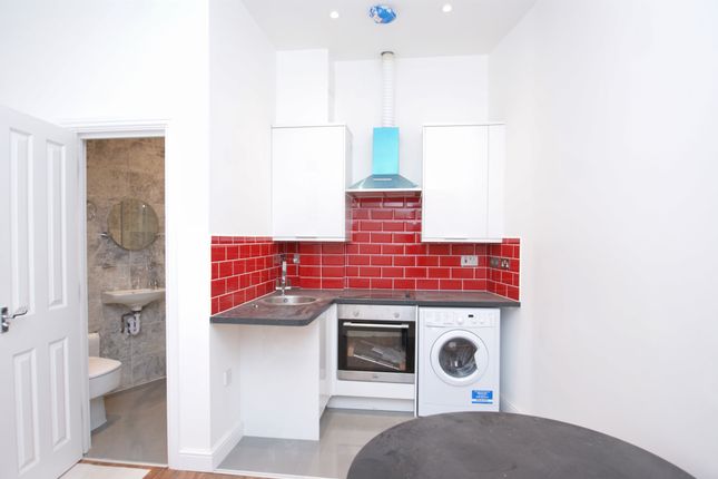 Flat 3A, 31, Park Parade, Harlesden photo 2