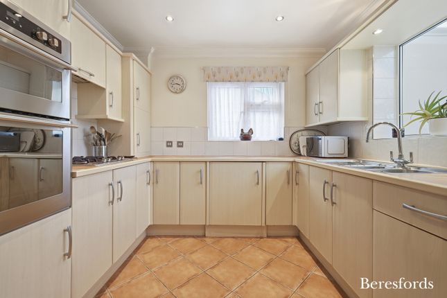 20, Dorkins Way, Upminster photo 3