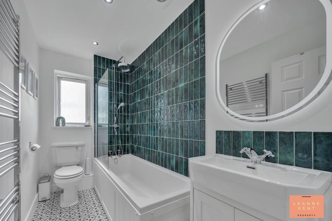 15 Cae Nant Gledyr, Caerphilly photo 4