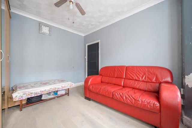 3, Connaught Road, Slough photo 4