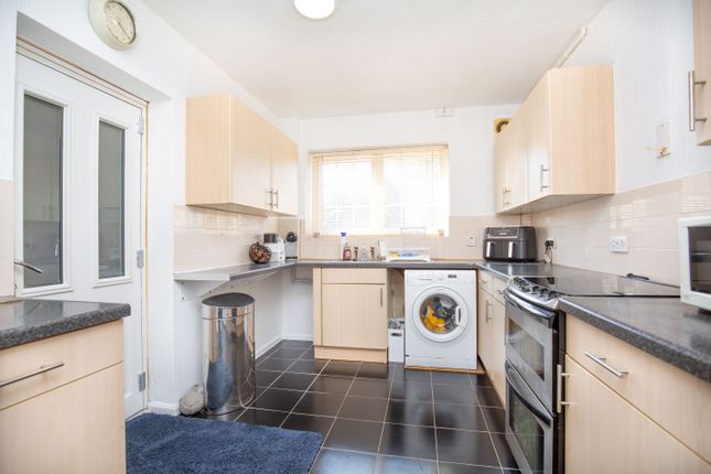16, Queens Road, Atherstone photo 4