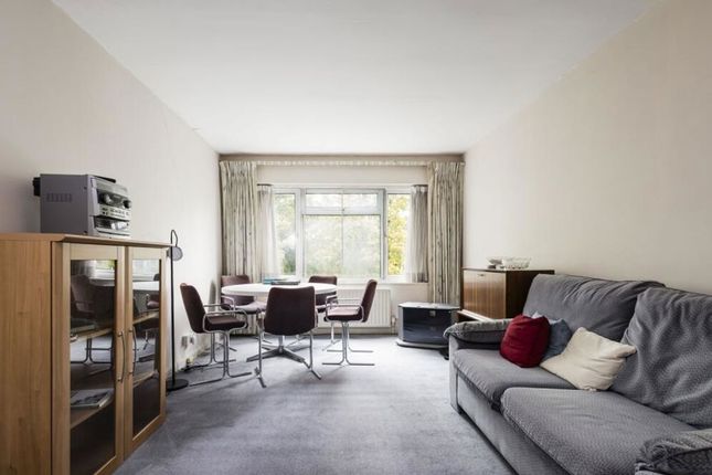 31, Sunningfields Road, London photo 2