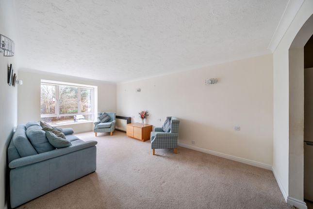 Flat 23, Maple Court, 9, Pinner Hill Road, Pinner photo 2