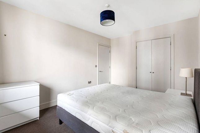 Flat 74, Londinium Tower, 87, Mansell Street, London photo 4
