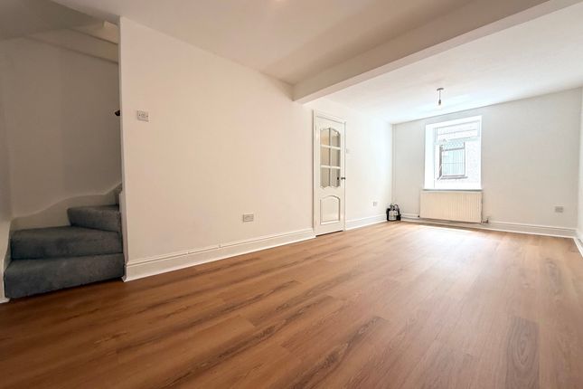 27 Jenkin Street, Aberdar photo 3