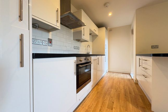 4 Chestnut Lodge, 468, Harrogate Road, Leeds photo 3