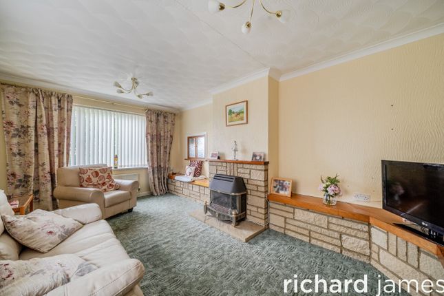 13, Thrushel Close, Swindon photo 2