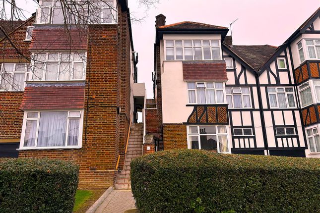 1-bed flat on Mountaire Court, Flat 18, Highfield Avenue, London, £266,000