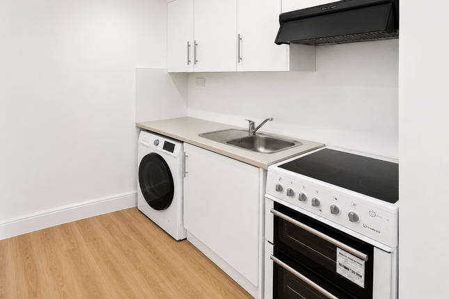 Flat 2, Winlaton Road, London, BR1 5PY, London photo 4
