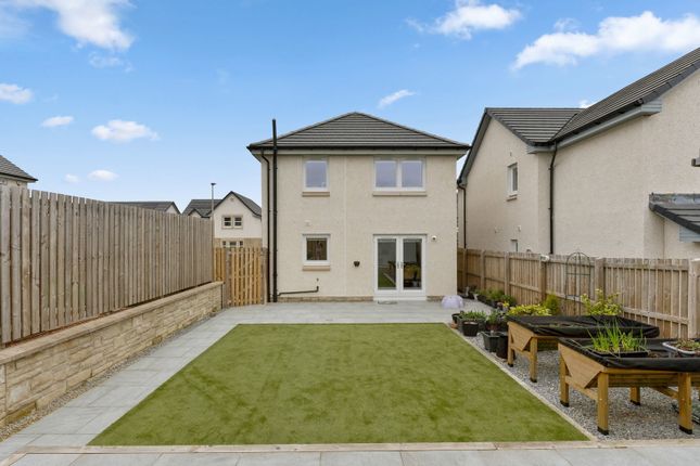 98, James Young Avenue, Uphall Station photo 3
