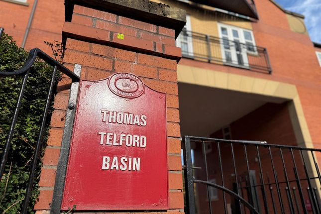 Apt 60, Thomas Telford Basin, Manchester photo 2
