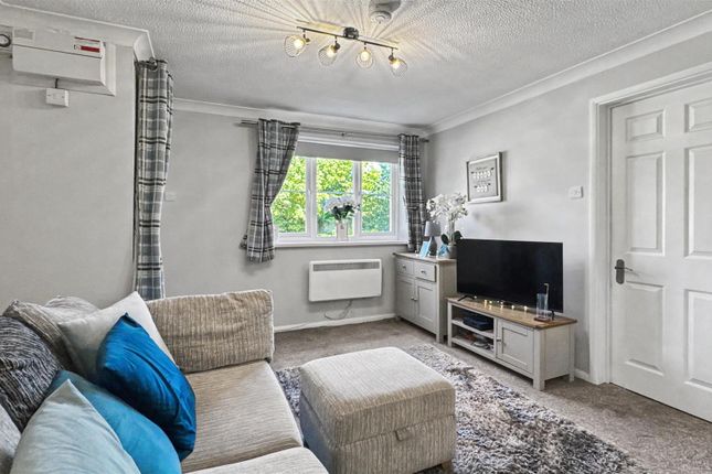 65, Broadhurst, Farnborough photo 3