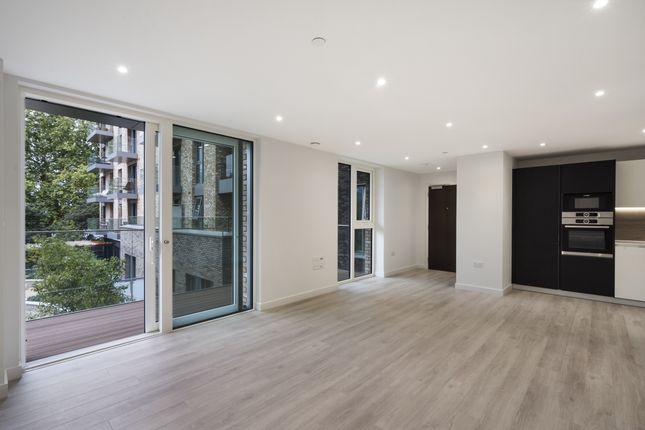 Thumbnail Flat to rent in Sandpiper Building, Woodberry Down, Finsbury Park