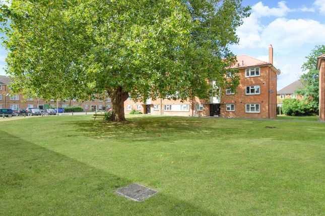 Homes for Sale in Smiths Lane, Windsor SL4 - Buy Property in Smiths ...