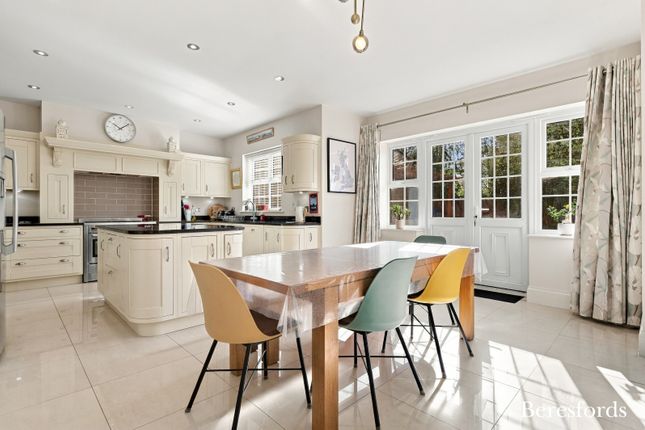13, Pearson Grove, Essex photo 2