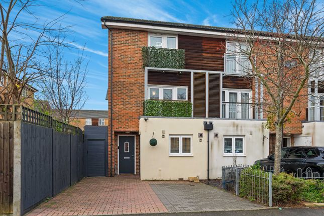 Town house for sale in Hengist Way, Wallington