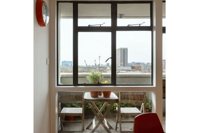 Flat 32, Keeling House Claredale Street, London photo 4
