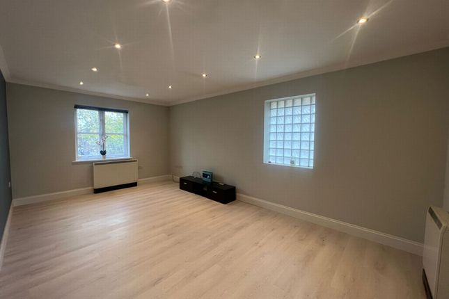 Thumbnail Flat to rent in Reid Close, Hayes