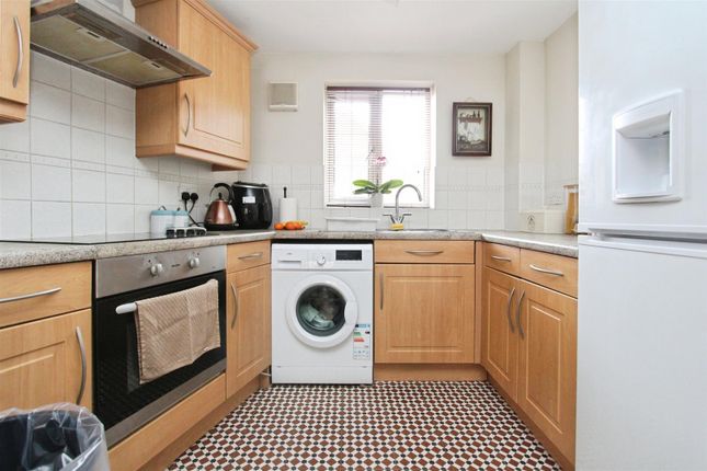 75, Emerald Crescent, Sittingbourne photo 3