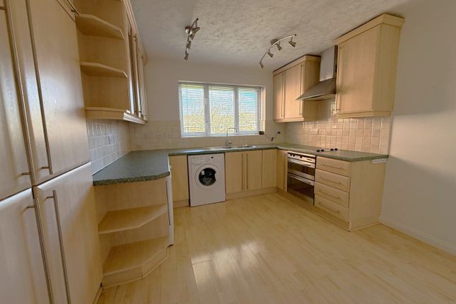 29 Bond Road, Rainham, Kent photo 5