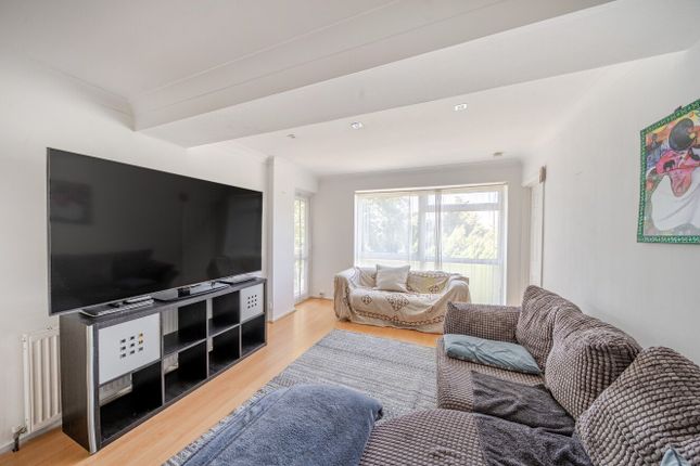 19 Rochelle Court,, Foxgrove Road, Kent photo 2