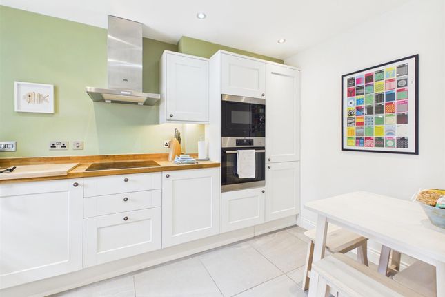 15 Rookery Close, Norwich photo 2