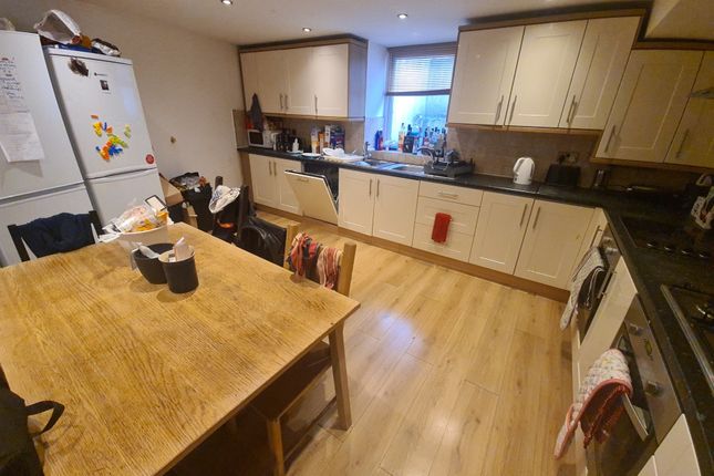 A Spacious And Well-Equipped Kitchen Featuring A W...