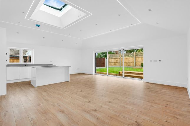 29, Brookside Crescent, Potters Bar photo 2