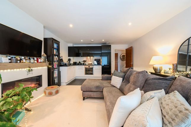 9, Regency Court, Stanmore Place photo 2
