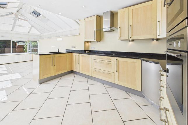 19, St. Martins Drive, Walton-On-Thames photo 3