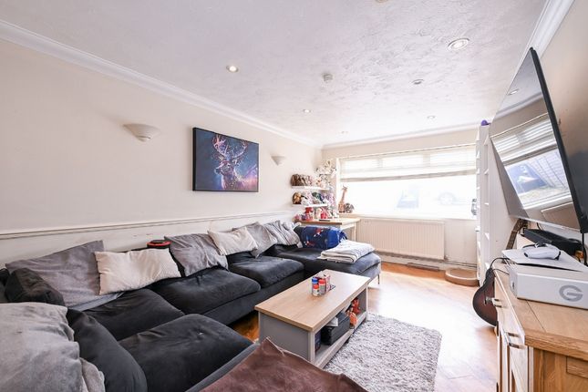 19, Hillcroft Road, Chesham photo 2