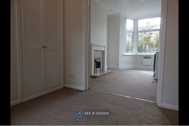 Ground Floor Front Flat, County Road, Swindon photo 3