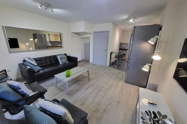 4 Bedroom End Terrace For Rent