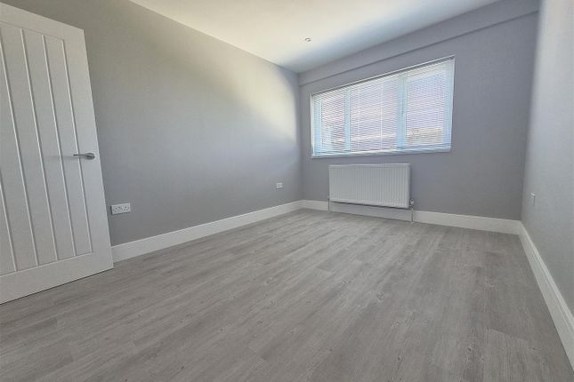 Flat 3, 373, Bexley Road, Erith photo 2
