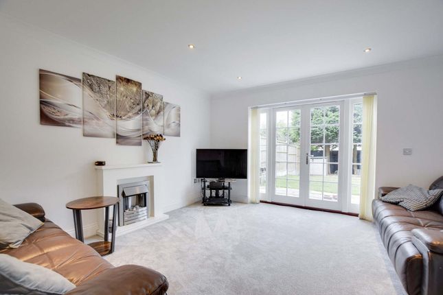 21 Orchard Close, Leicester photo 3