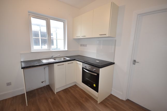 Flat 1, 116, Victoria Road West, Thornton-Cleveleys photo 3