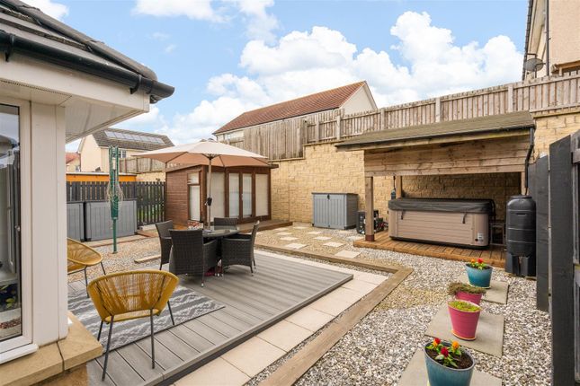 40, Hare Moss View, Whitburn photo 4