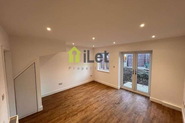 End terrace house to rent in South Oval, Northampton