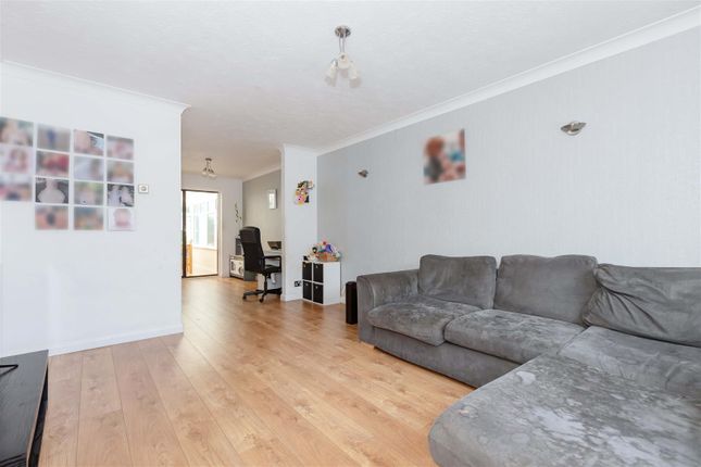 17, Highclere Way, Worthing photo 4