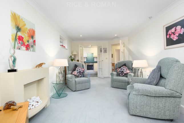34 Royston Court, Manor Road North, Esher photo 3