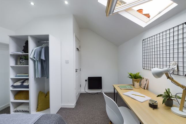 A Spacious And Well-Lit Large Double Bedroom, Perf...